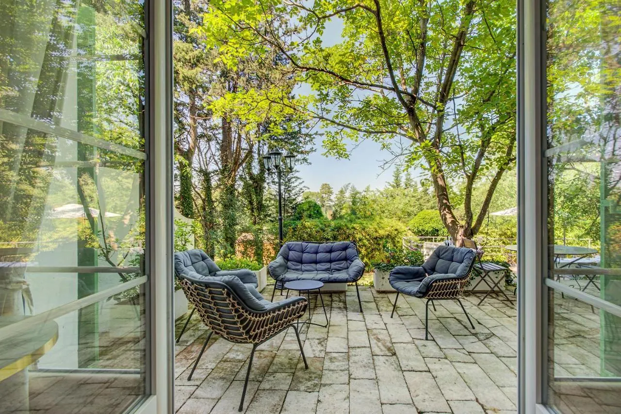 ***  Logis Hotel Le Blason De Provence Monteux Frankrijk